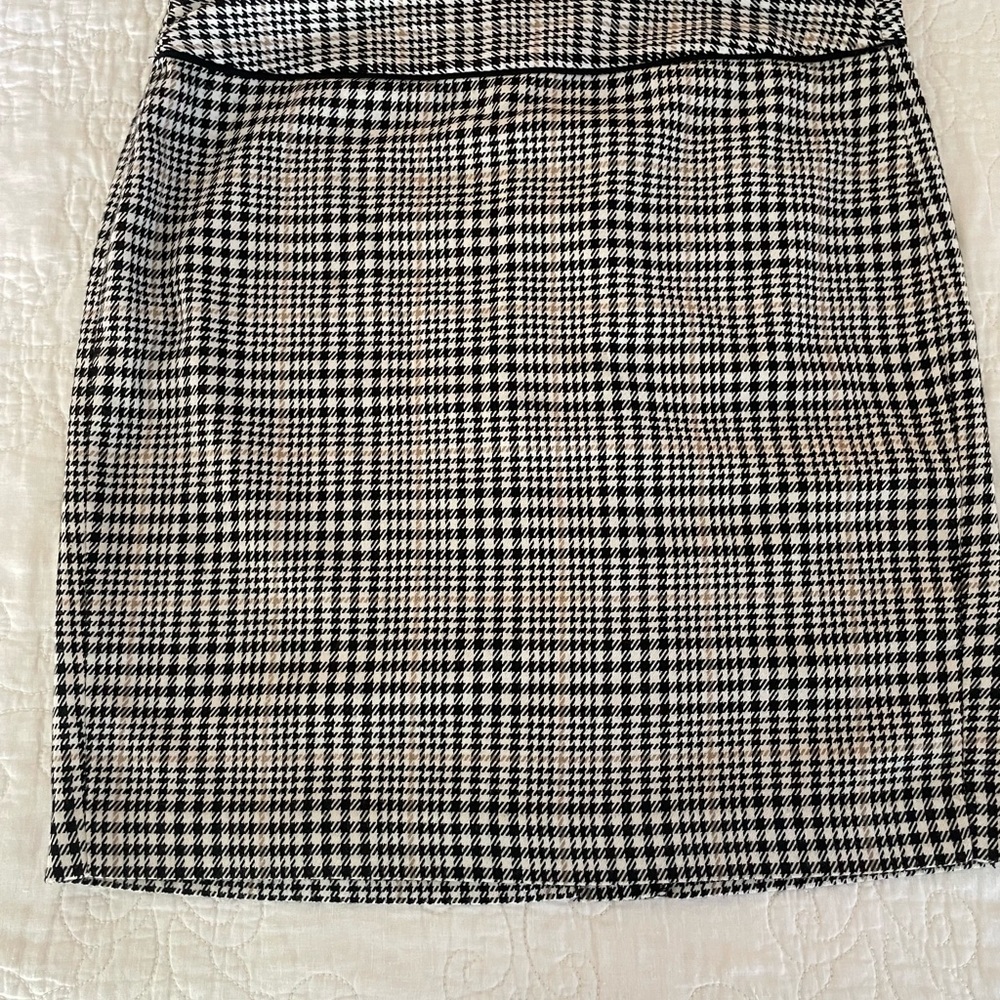 LOFT Black, Houndstooth, Tan & Burgundy Pencil Skirt Set - Picture 5 of 14